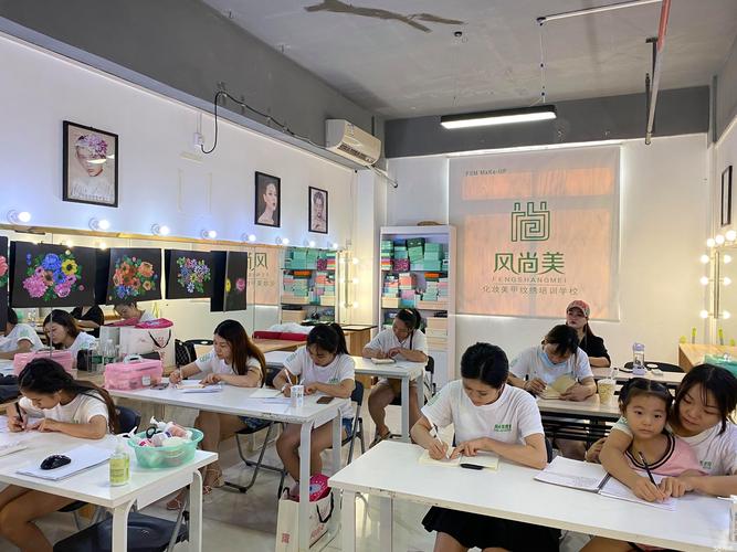 玉林风尚美培训学校提供美容,美甲,化妆,纹绣,新娘妆,美发等培训服务